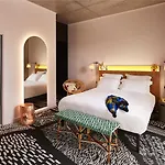 Отель Mama Shelter 3*